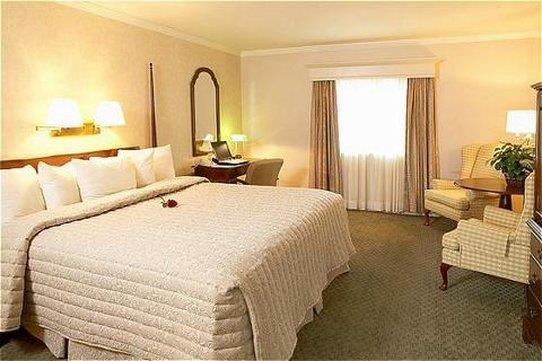The Inn At Reading Hotel & Conference Center Стая снимка