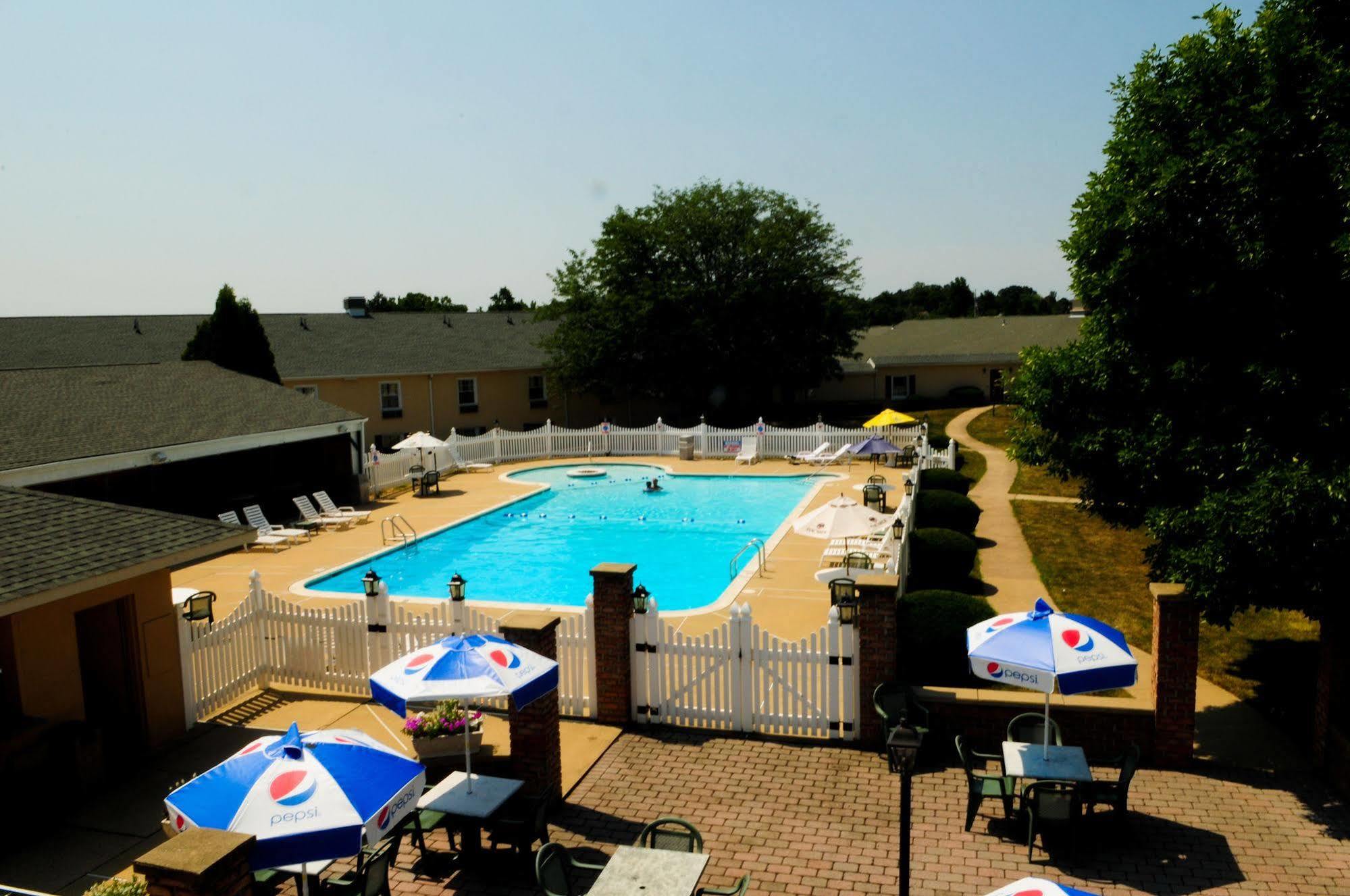 The Inn At Reading Hotel & Conference Center Екстериор снимка